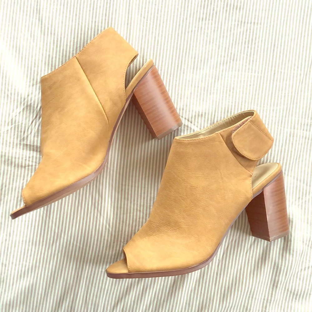 COGNAC OPEN TOE BOOTIES💛